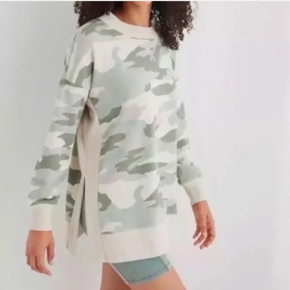 AERIE Good Vibes Camo Oversized Pullover Sweatshirt Size Medium NEW - Picture 1 of 13